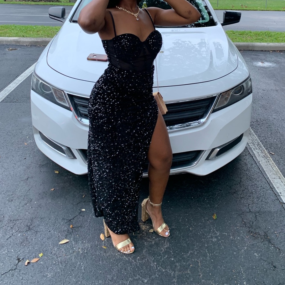 Medium black dress with split